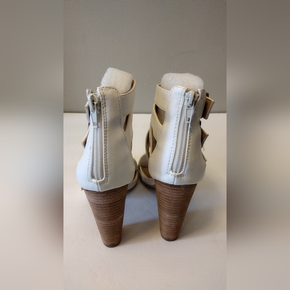 Express White Sandals 6 - Picture 3 of 7